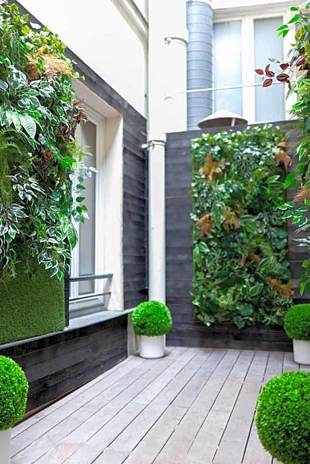 Tinah Paris, Champs Elysées