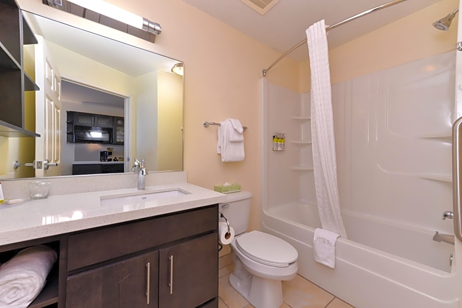 Candlewood Suites Bloomington-Normal