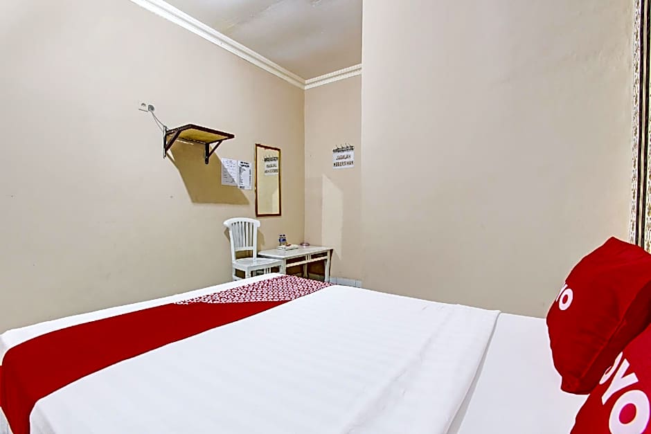 OYO 92287 Hotel Aji Mantoro