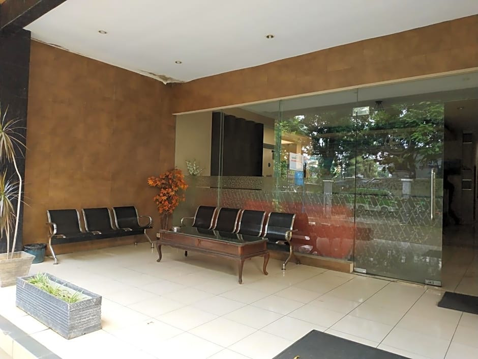 SPOT ON 3858 Elsana Transit Hotel