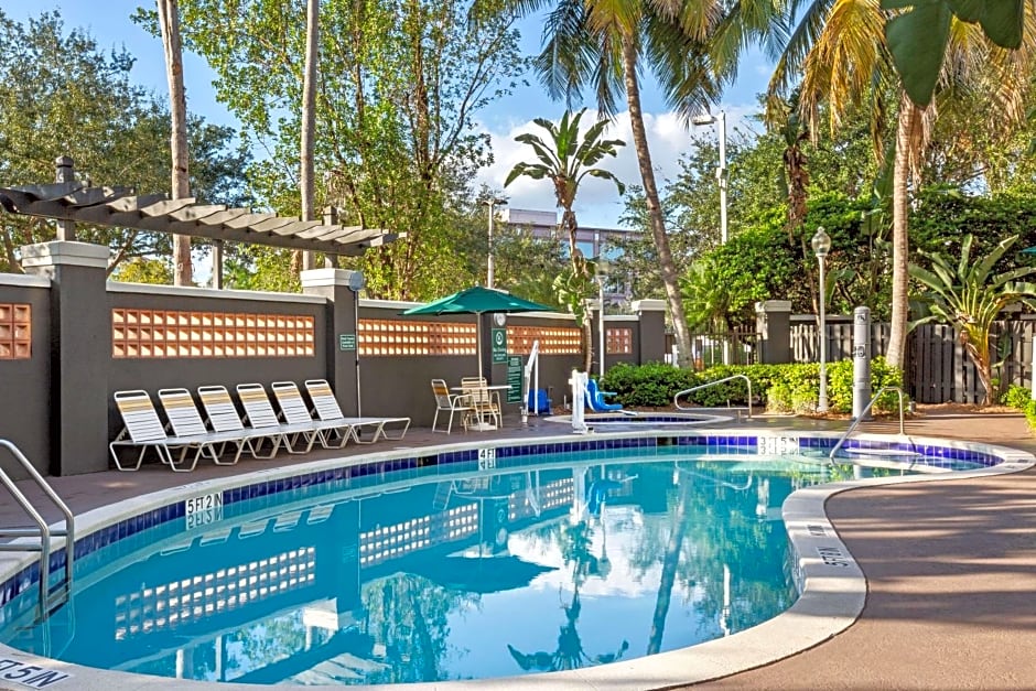 La Quinta Inn & Suites by Wyndham Fort Lauderdale Plantation