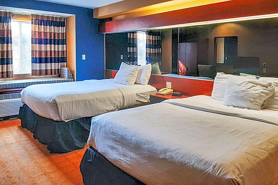 Starkville Inn & Suites