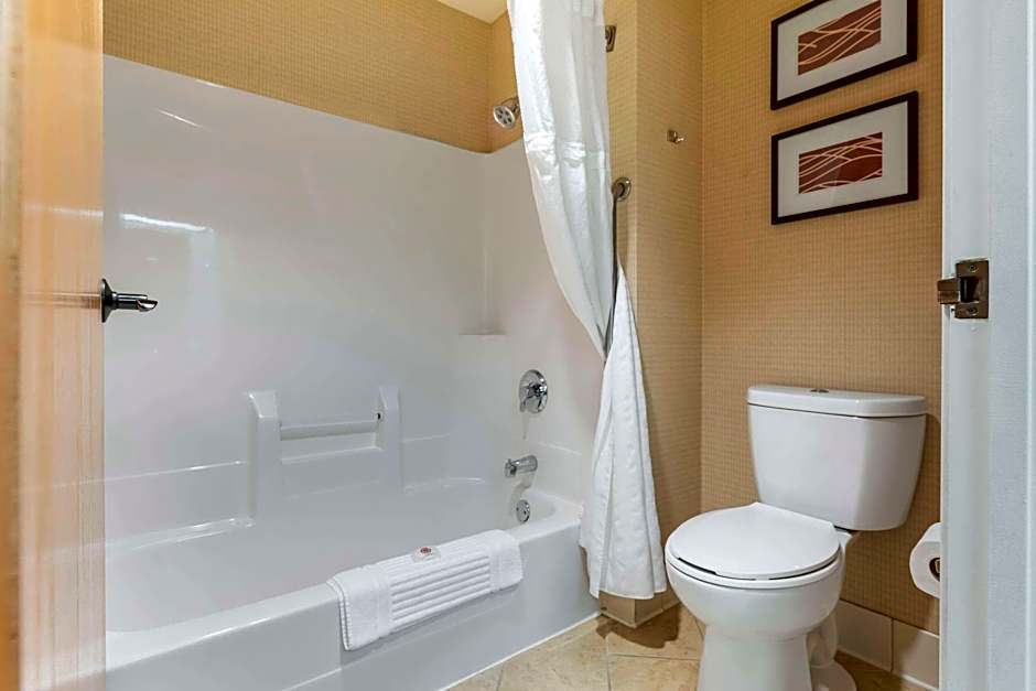 Photo 1 of 14 of 2 Queen Beds, Accessible