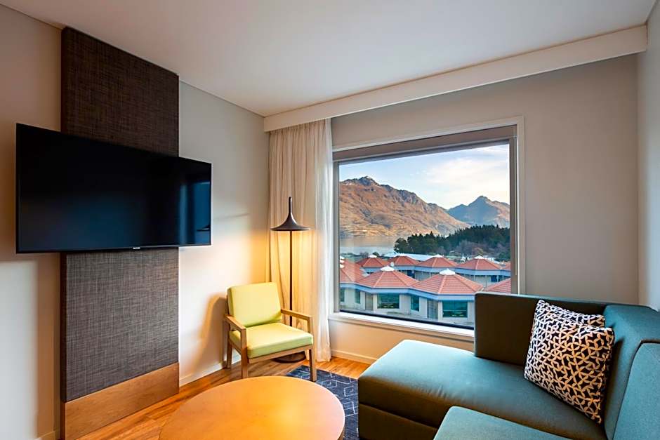 Holiday Inn Express And Suites Queenstown By IHG