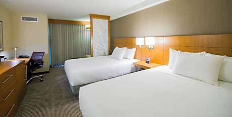 Two Queen Beds (with sofa bed)