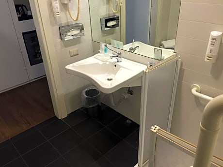 Queen Room - Disability Access WC/Non-Smoking