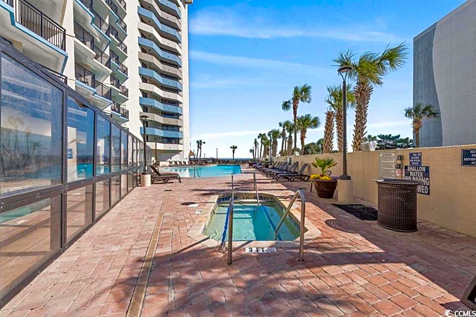 Newly Renovated Privately owned OF condo on 6th floor Ocean Reef w-heated pools, lazy river, hot tubs & restaurants