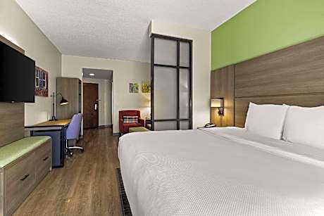 1 King Bed, Suite, Nonsmoking, Accessible