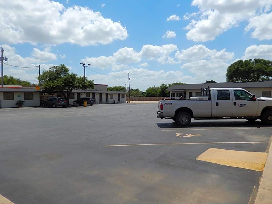 Executive Inn Pearsall
