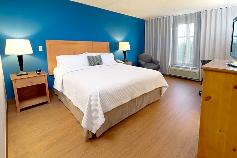 Photo 1 of 2 of 1 King Bed, Mobility Accessible