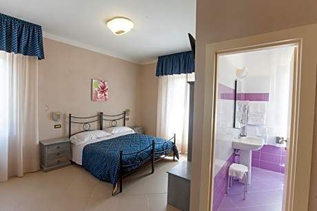 Comfort Triple Room with Shower