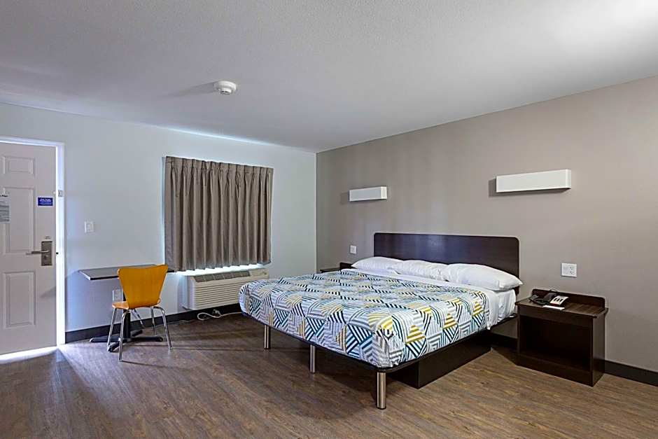 Motel 6-Show Low, AZ