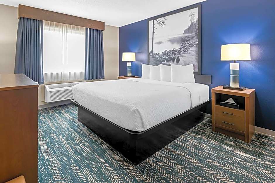 1 King Bed — 12 fotoğraftan 1. fotoğraf