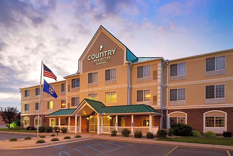 Country Inn & Suites by Radisson, Big Rapids, MI