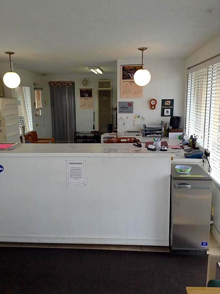 Ski's Western Motel