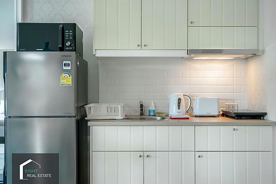 Studio Apartment by the Sea E413