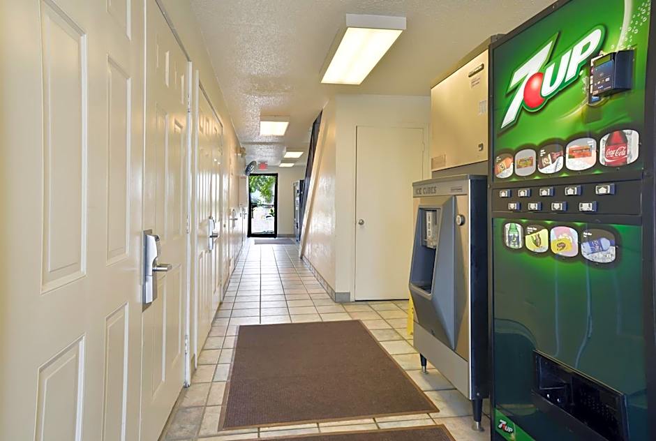 Motel 6-Saint Joseph, MO