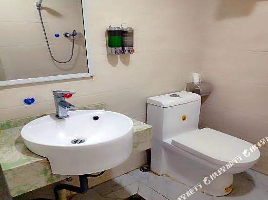 Jinpeng Hotel (Guangzhou Yongqingfang Chenjiaxuan Subway Station)
