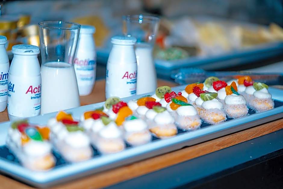 Patrix Hotel, Restaurant, Bar