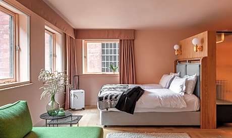 Locke Studio - Accessible Twin