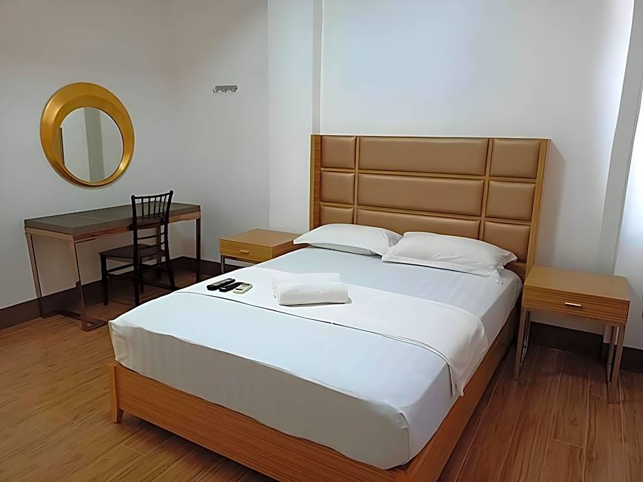 Meaco Royal Hotel Anilao
