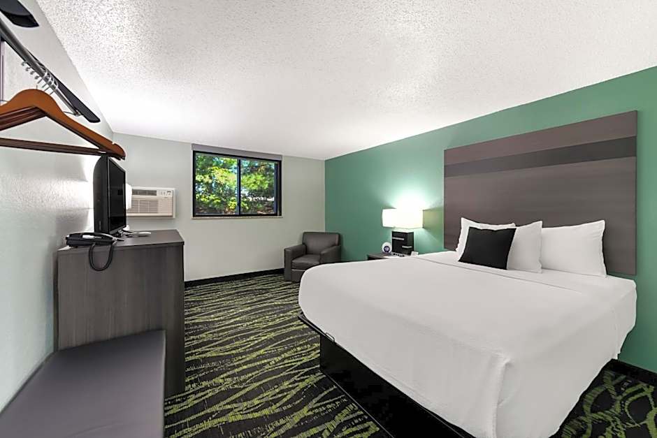 Baymont by Wyndham Liberty MO