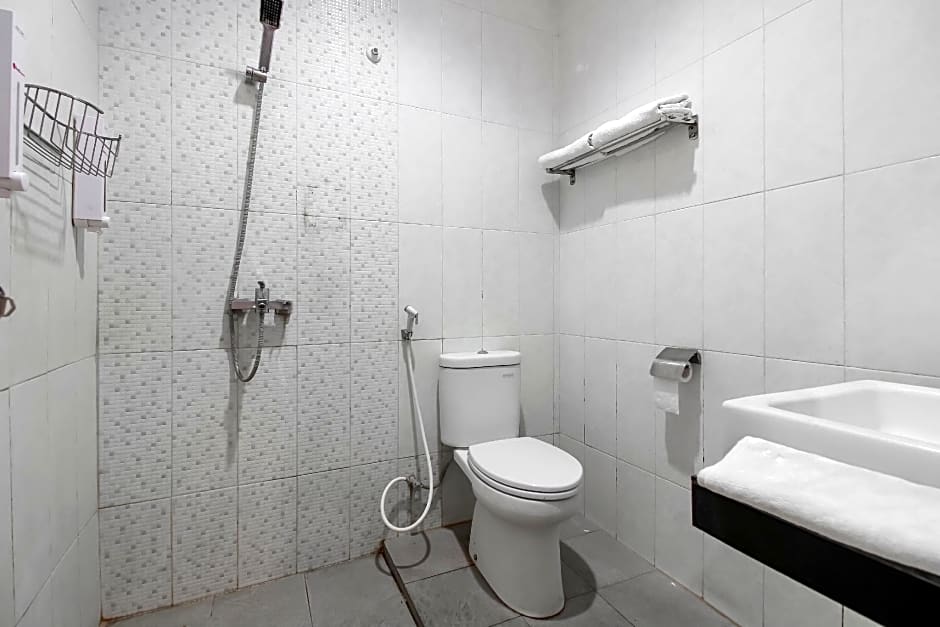 RedDoorz near Goa Sunyaragi