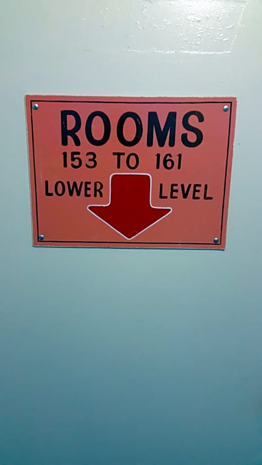 Parkway Motel & European Lodges