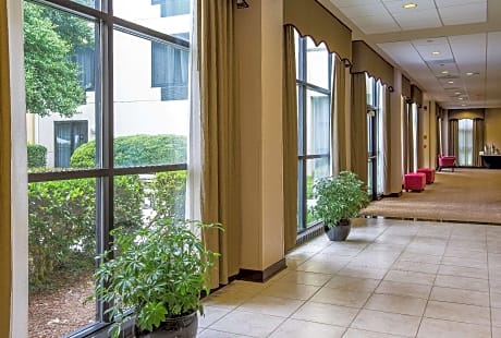 DoubleTree By Hilton Hotel Charlotte Airport