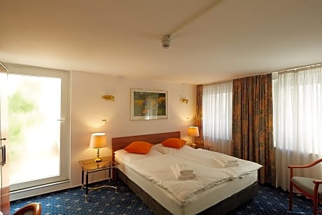 3 Bed Room