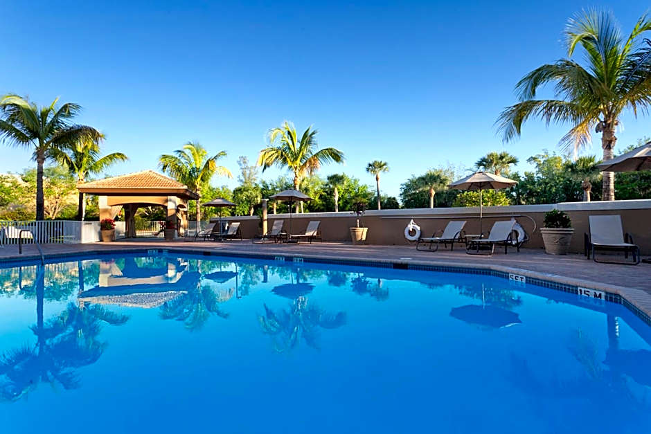 Holiday Inn Express & Suites Naples Downtown - 5th Avenue