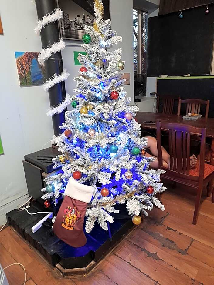 Ozi Inn Backpackers - Perth -Valid International Passport Required