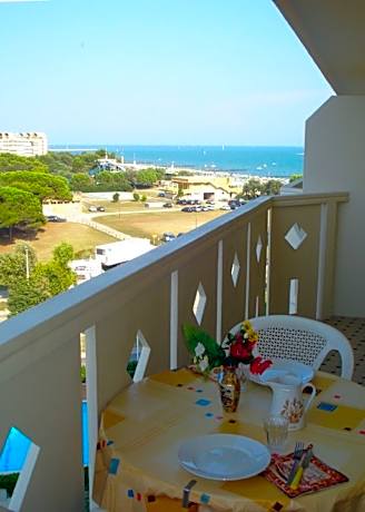 Splendid sea view two-room apartment with swimming pool by Beahost Rentals