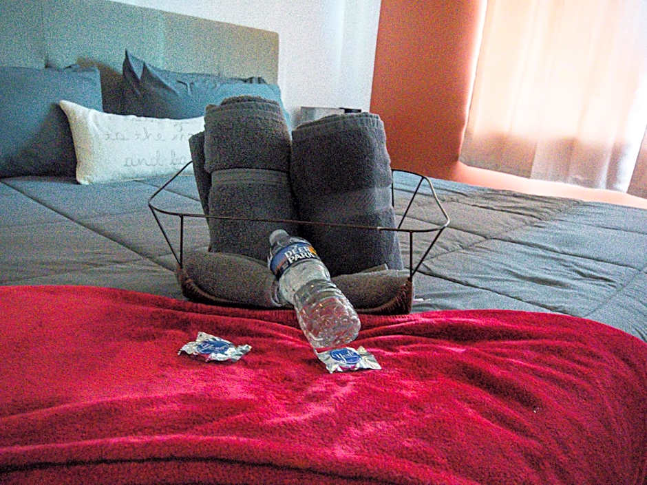Perfect DTWN 2 Bed Condo with Cali King Bed and Gym