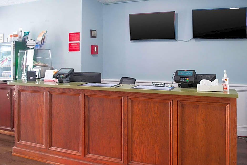 Econo Lodge Inn & Suites Sandusky South