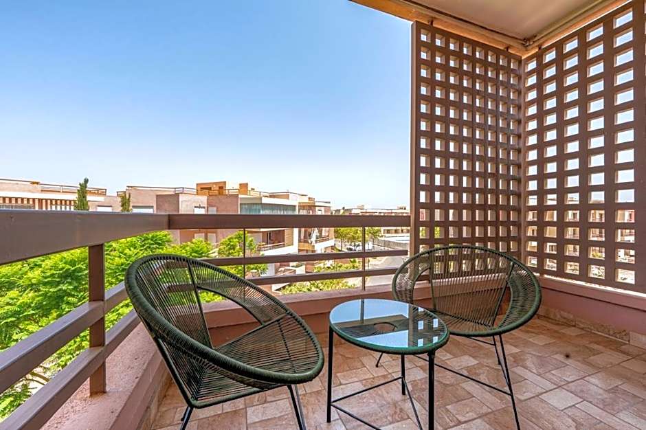Modern 2BR Apartment with Pool & Secure Parking in Marrakech
