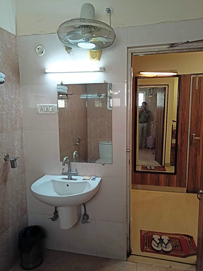 Di Di Hotel Alambagh