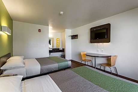 2 FULL BEDS | MICFRIDGE