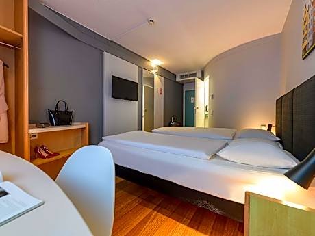 Standard Room with twin beds