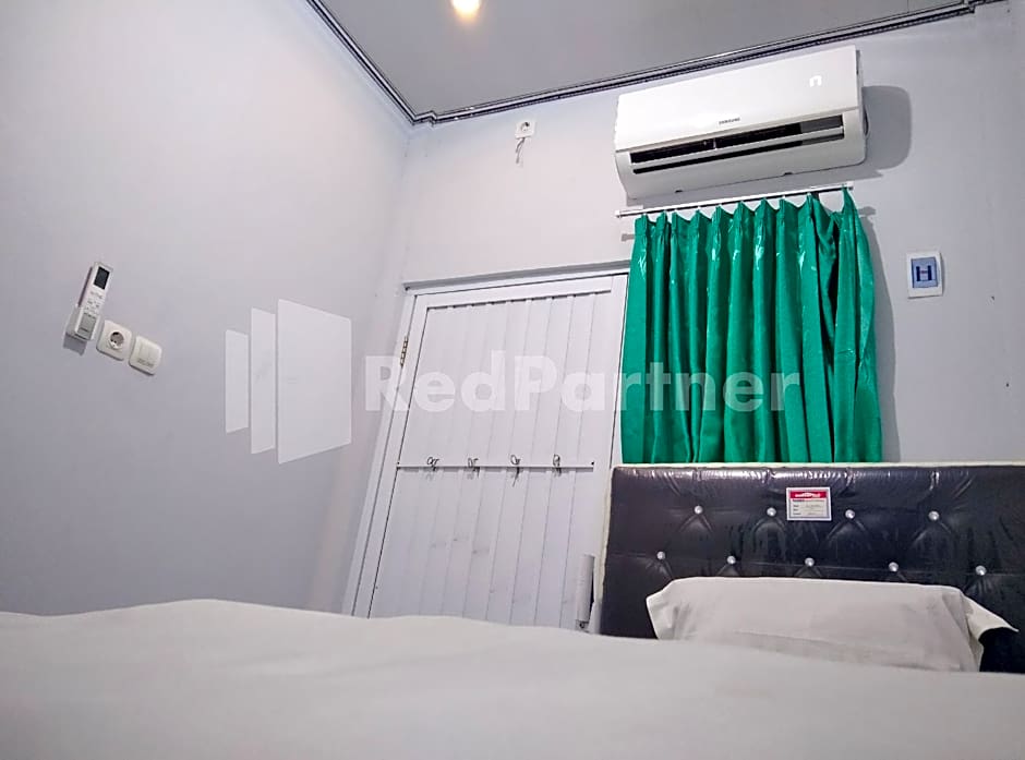 LH101 Guest House Syariah near Makam Sunan Bonang RedPartner