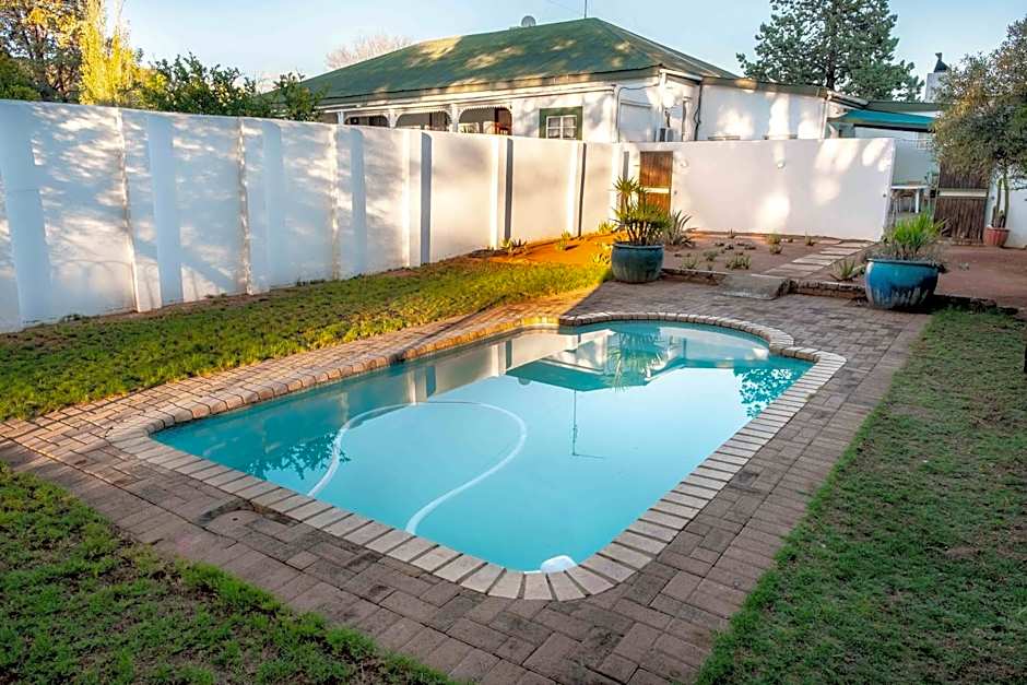 Karoo Ouberg Guest Lodge
