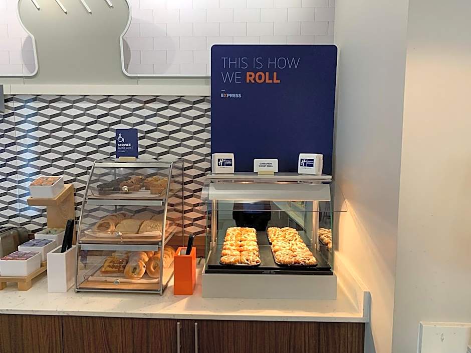 Holiday Inn Express & Suites Moore By IHG
