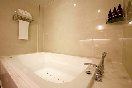 Family Room with Lake View