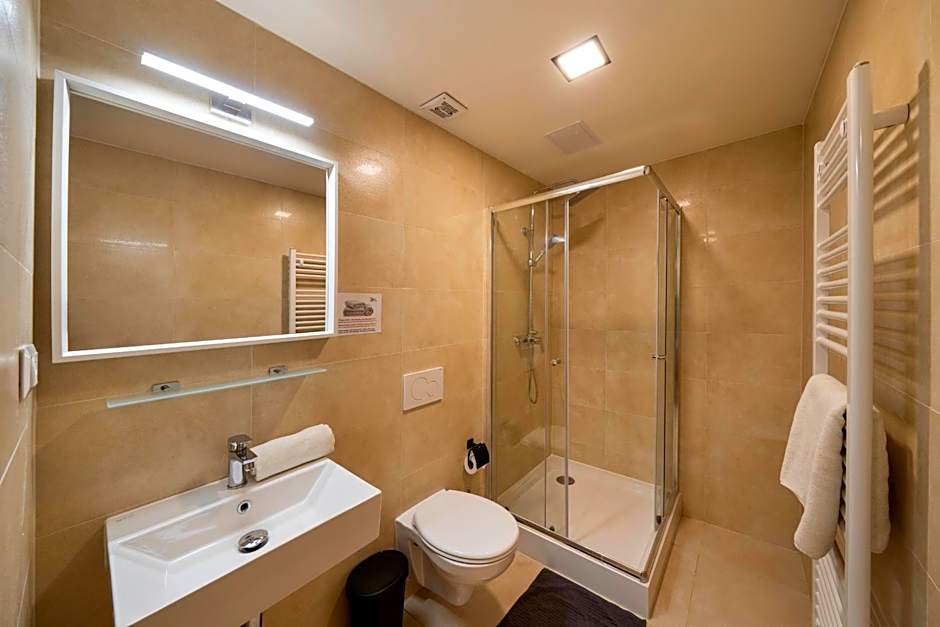 Downtown - Apart Hotel Zborovska