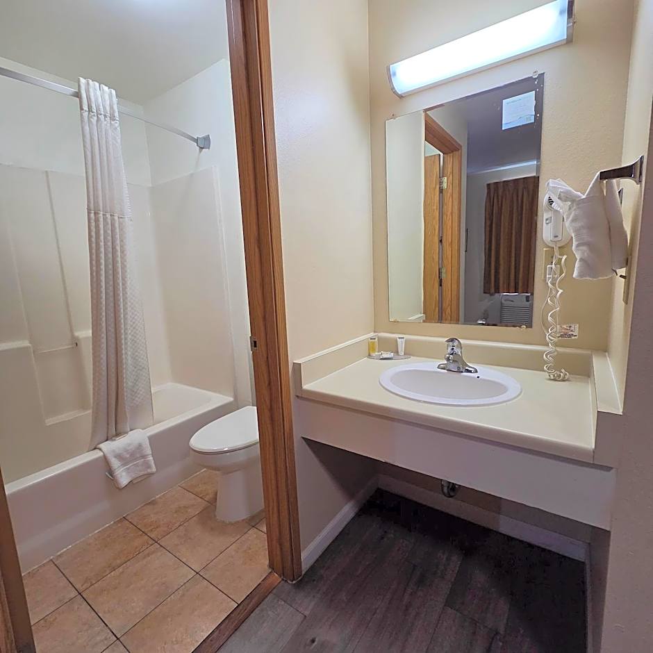 Travelodge by Wyndham Wenatchee
