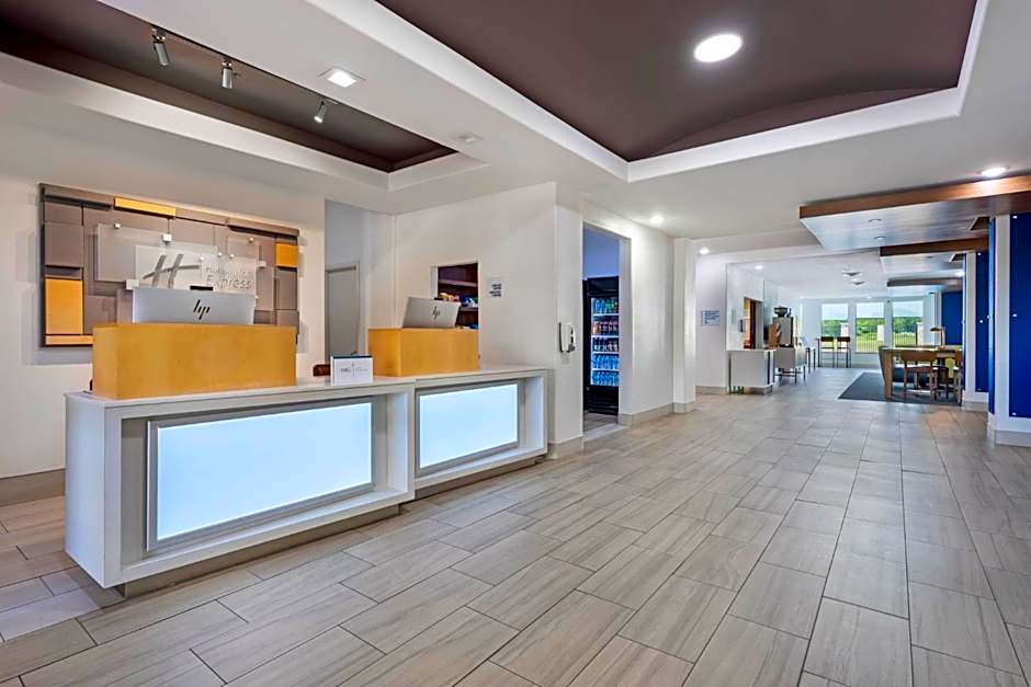Holiday Inn Express and Suites Beeville By IHG