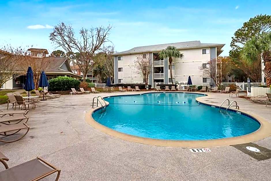 5 stars Peaceful Condo - 7 min walk to the beach