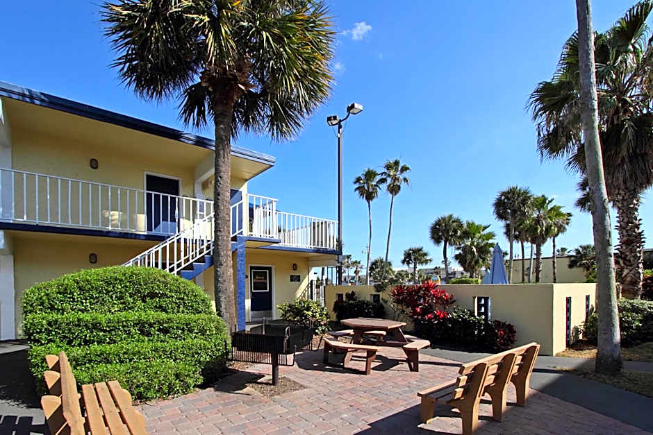 Days Inn by Wyndham Cocoa Beach Port Canaveral