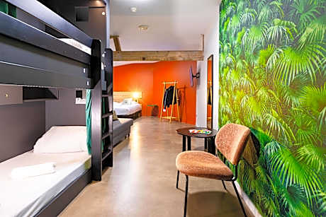 Deluxe Family Room