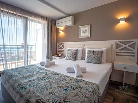 Apartment with Balcony with Sea View